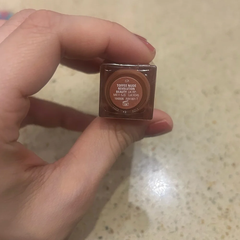 Makeup Revolution Pout Lip Gloss Stick
